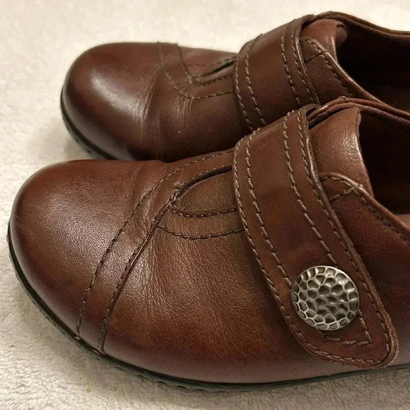 Clarks Woman Kessa Betty Mahogany Leather Slip On Loafer Size 6M - Picture 8 of 9